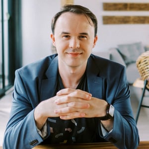 Headshot Peter Krzyzek